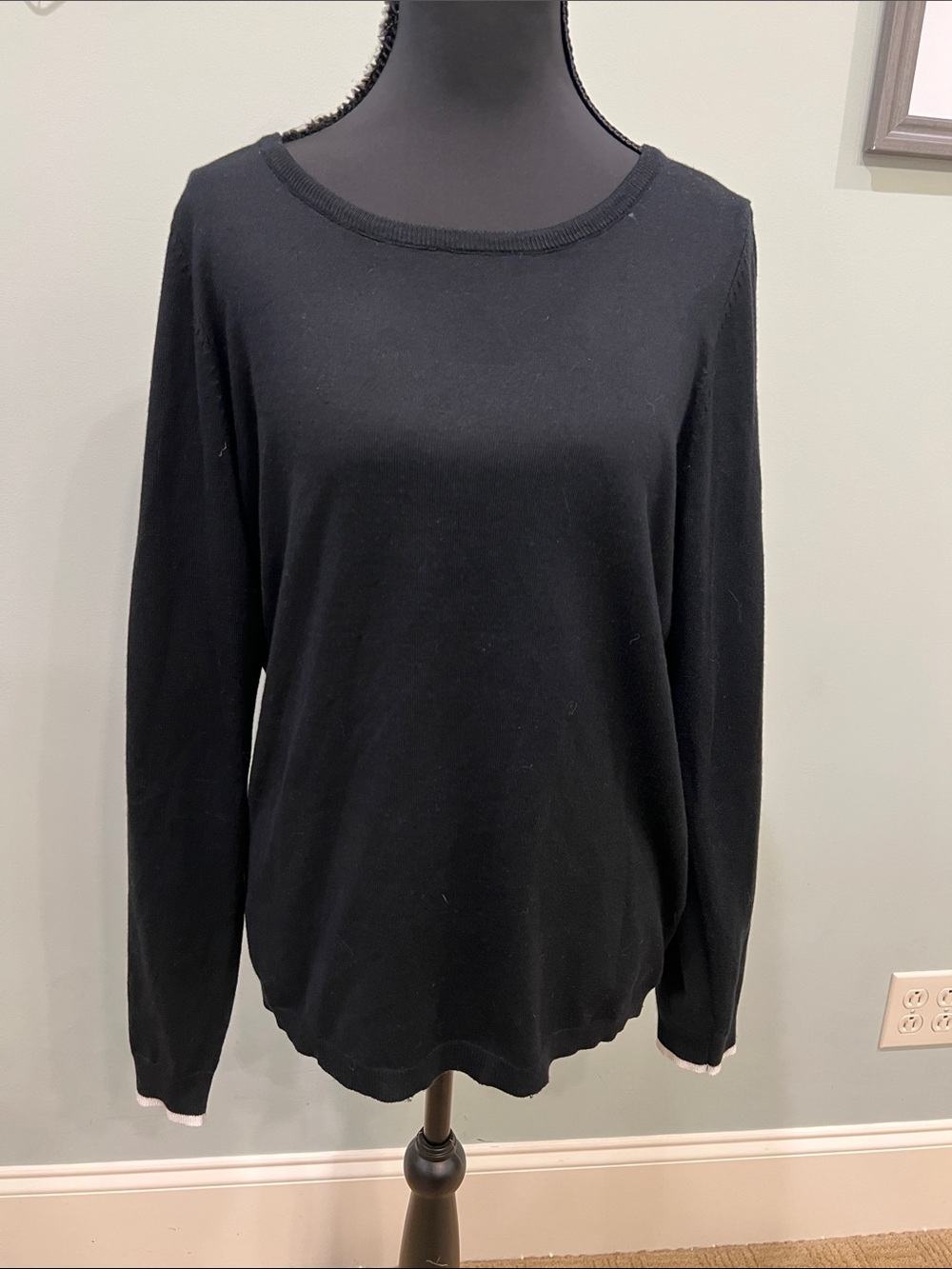 Women's Black Long-Sleeve Sweater With White Trim Sleeves